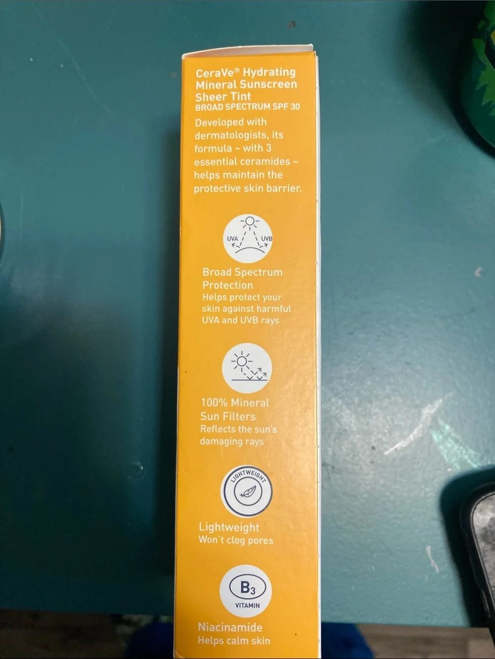 CeraVe Hydrating Mineral Sunscreen SPF 30 - Medium Sheer Tint (White & Yellow)